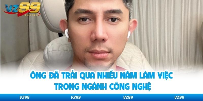 Ông đã trải qua nhiều năm làm việc trong ngành công nghệ